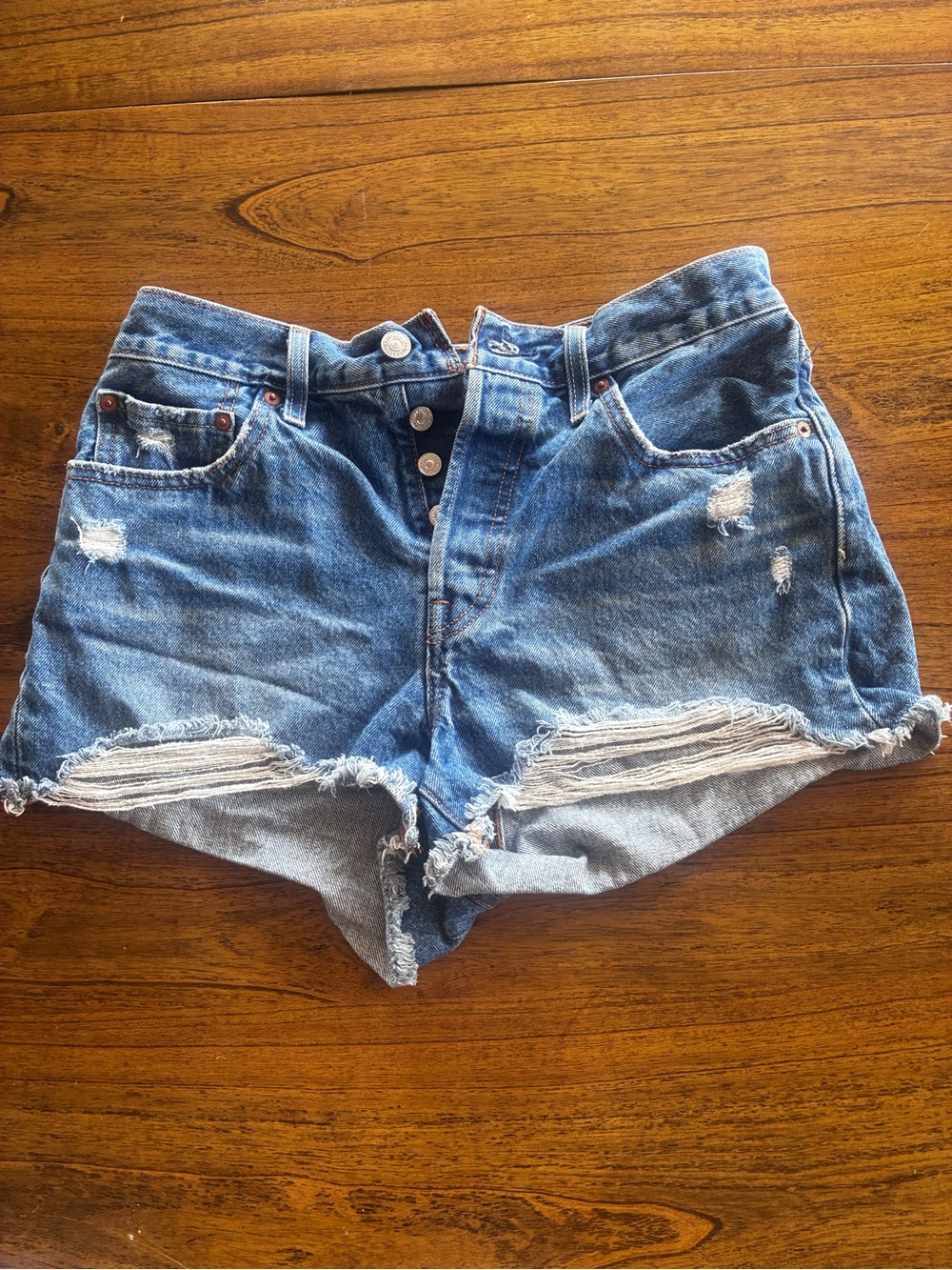Levi 501 Classic High-Rise Distressed Denim Shorts size 28